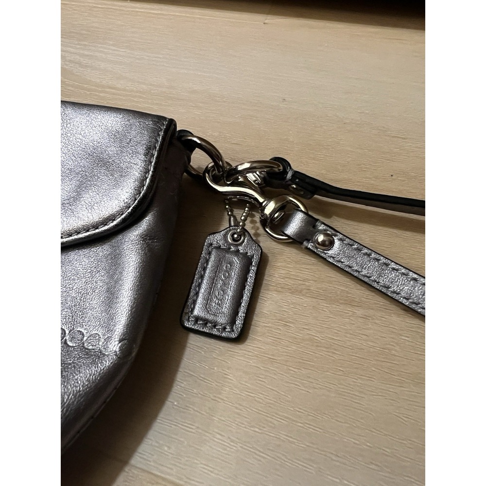 Coach Y2K Silver Leather Chain Emblem Embossed Wristlet Hangtag Purple Interior‎ - Picture 2 of 11